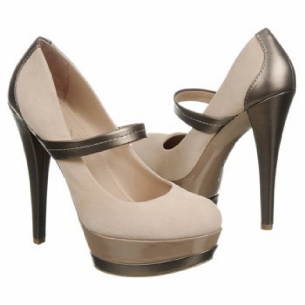 Jessica Simpson Two-Toned Pumps!